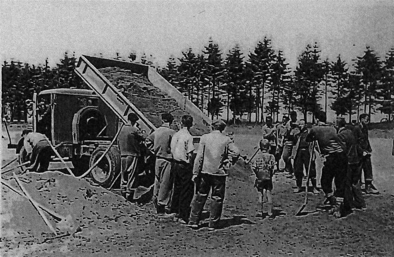 Sportplatzbau_1957